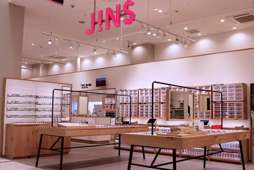 時をかけるメガネ、JINS